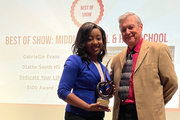 Gabrielle receives her award at the ceremony